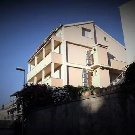 Holidays 5 * Split